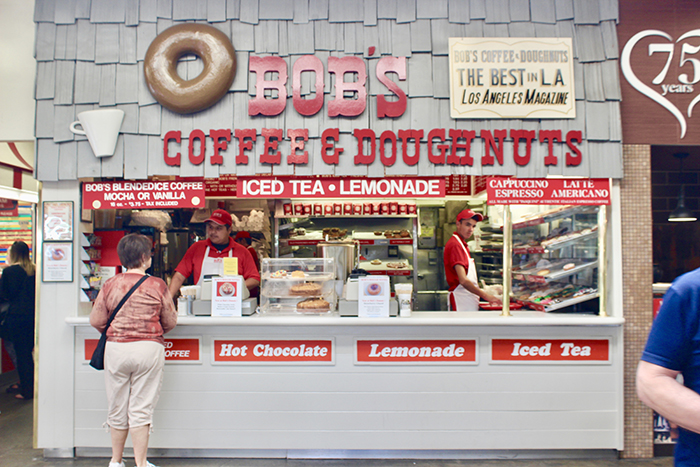 Bánh cổ điển ngon nhất: Bob's Coffee và Donuts