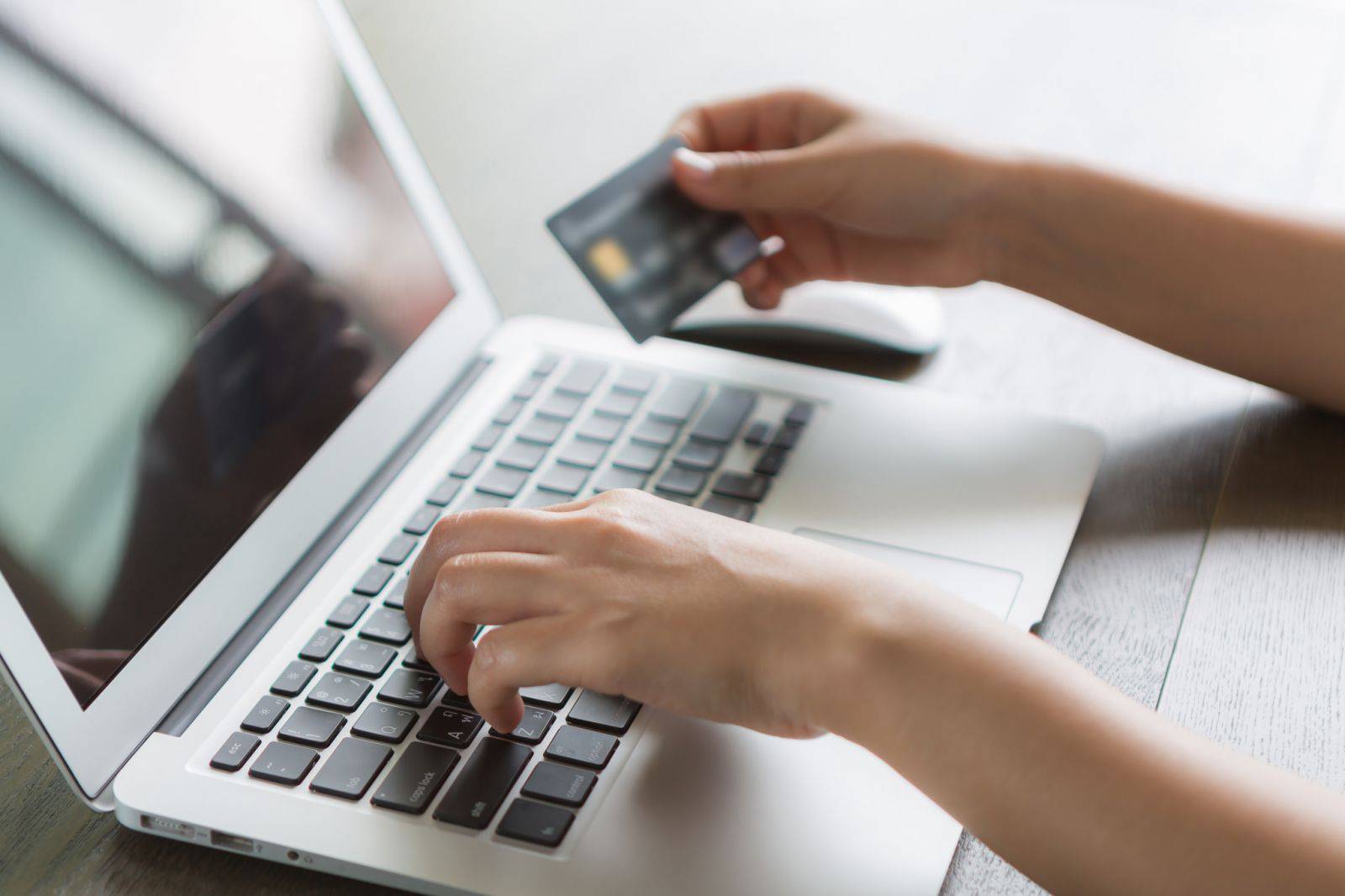 Thanh toán cho vé máy bay từ Mỹ về Việt Nam của EVA Air bằng Internet Banking