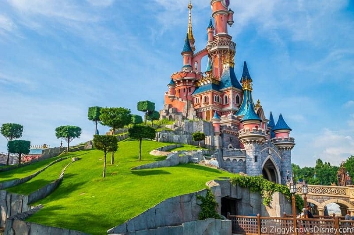 Disneyland -  đây là nơi hoàn hảo nếu bạn đang đi du lịch với trẻ em