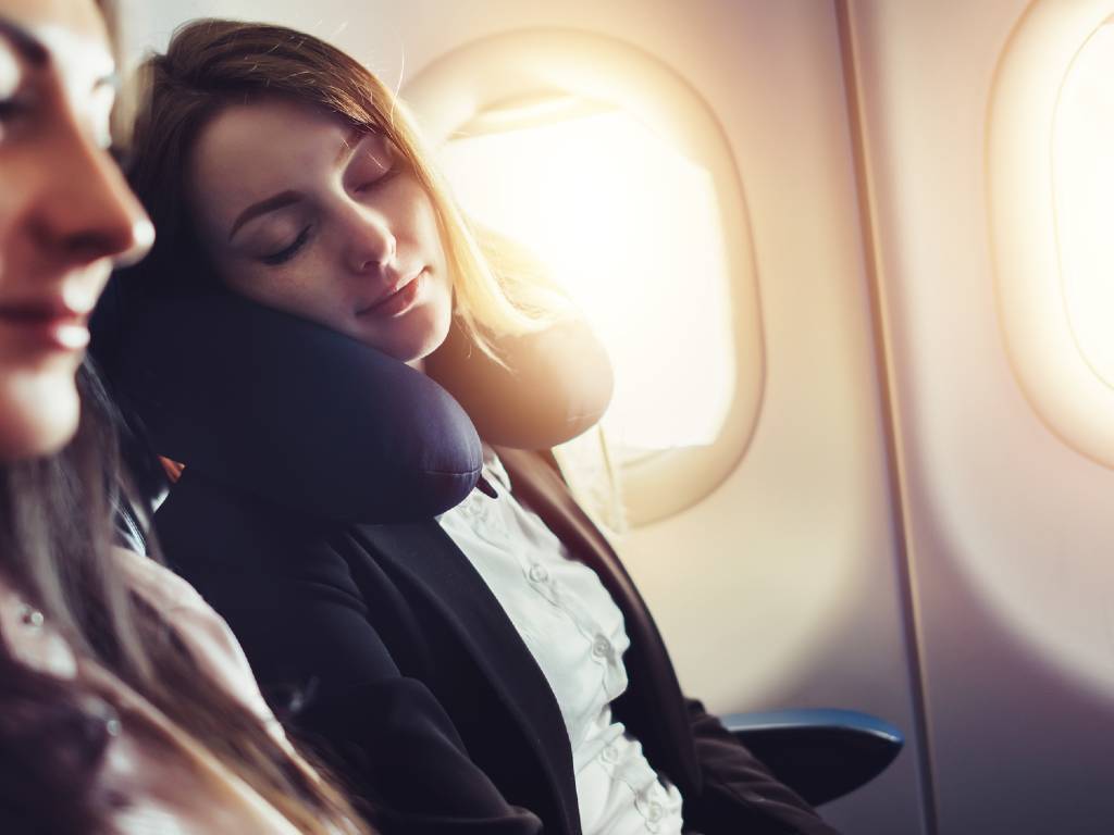 Ngủ trên máy bay