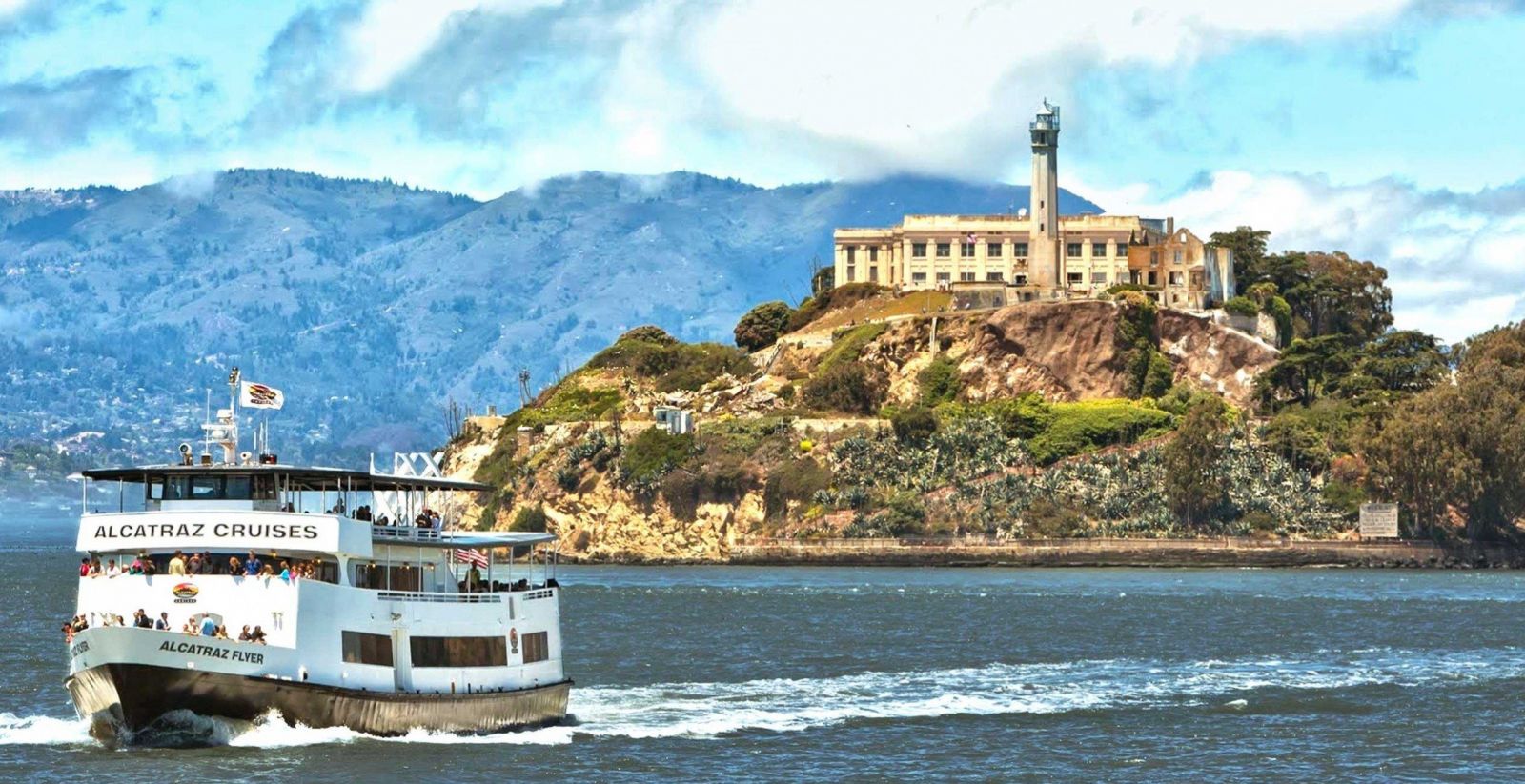 Alacatraz hòn đảo là một điểm thu hút khách du lịch nổi tiếng ở San Francisco
