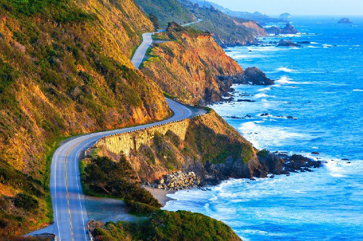 Đường cao tốc ven biển Thái Bình Dương: Nơi những ngọn núi gặp biển