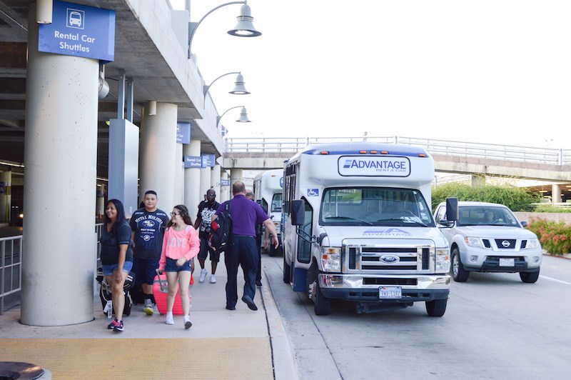 Các phương tiện giao thông mặt đất tại sân bay San Antonio